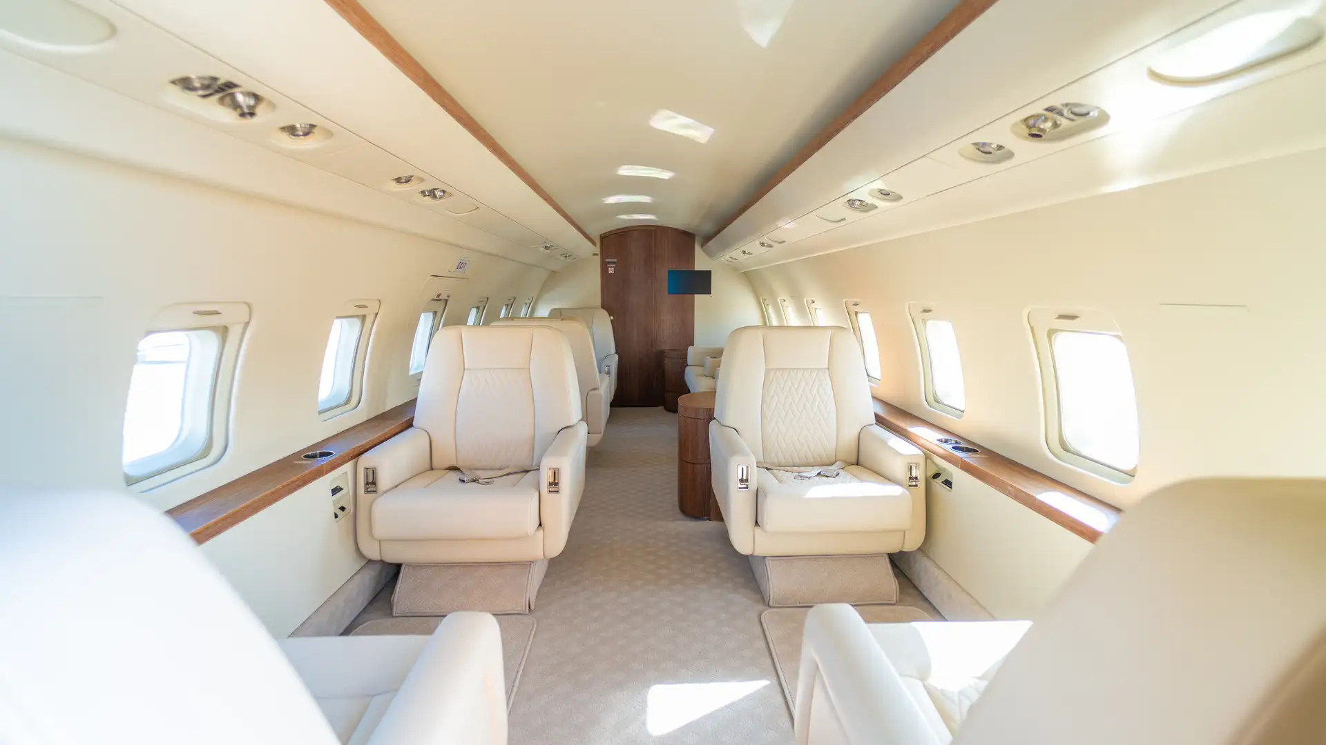 CHALLENGER 604 N812G