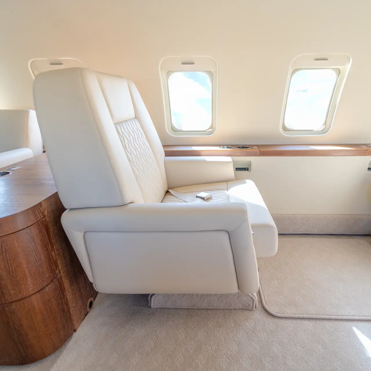 CHALLENGER 604 N812G detail 3