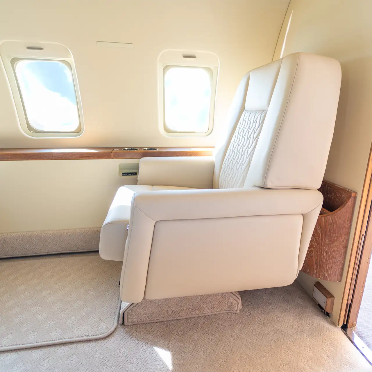 CHALLENGER 604 N812G detail 4