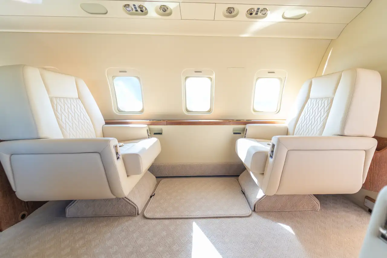 CHALLENGER 604 N812G detail 5