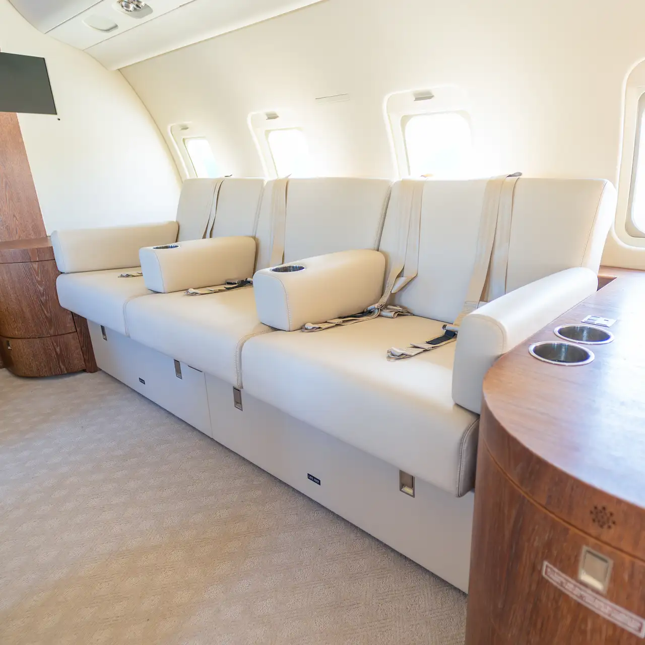 CHALLENGER 604 N812G detail 6