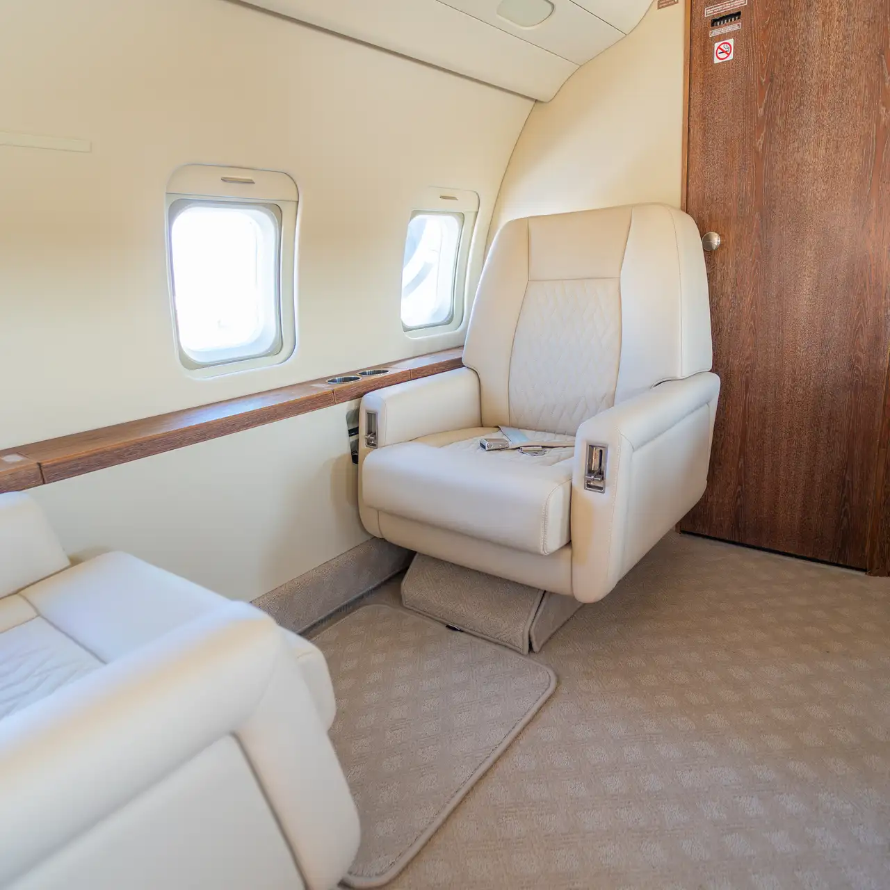 CHALLENGER 604 N812G detail 7